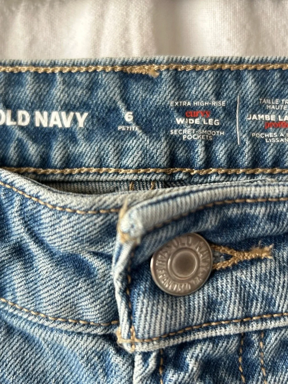 Old Navy Curvy Extra High Rise Cuffed Wide Leg Jeans Rolled Light Wash - Picture 7 of 7